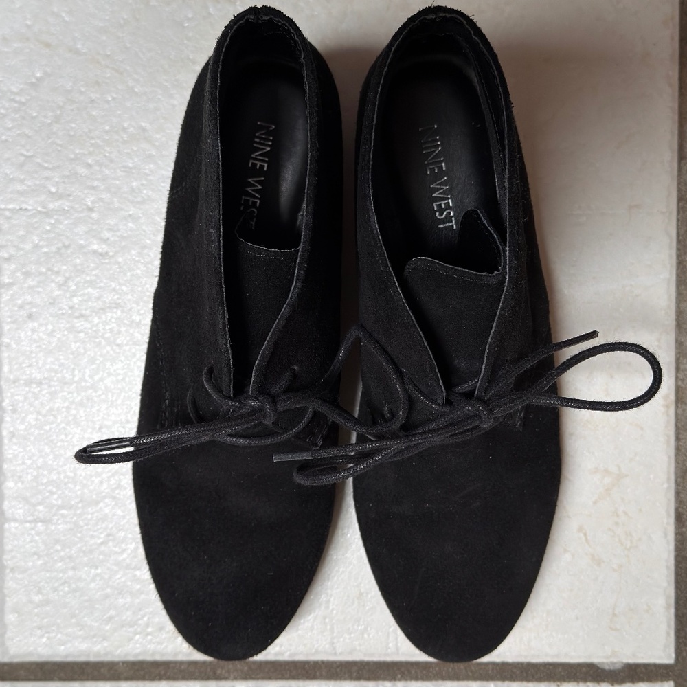 $60 Nine West Joeyo Black Suede Lace Up Wedge Booties Size US 8 1/2 M